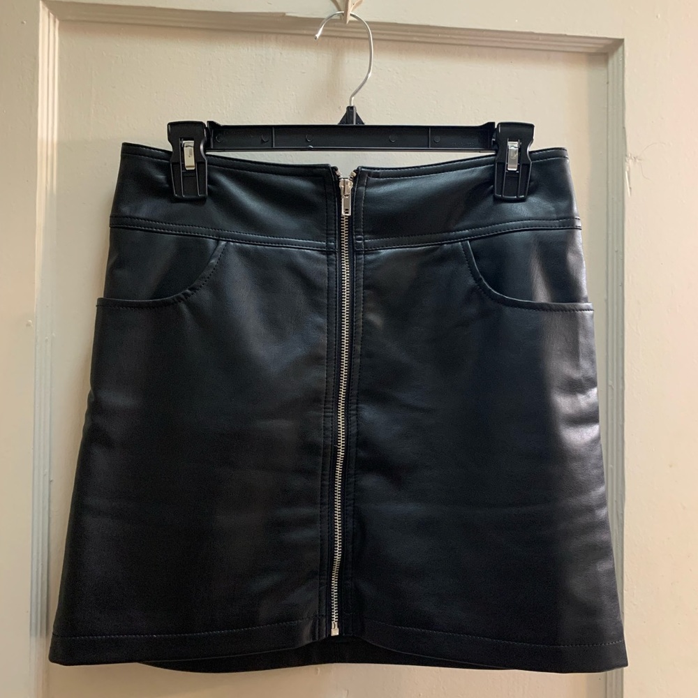 Forever21 black pleather skirt with front zip